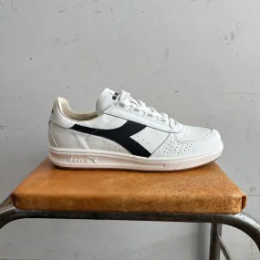 B. ELITE H ITALIA SPORT | WHITE & BLACK | DIADORA