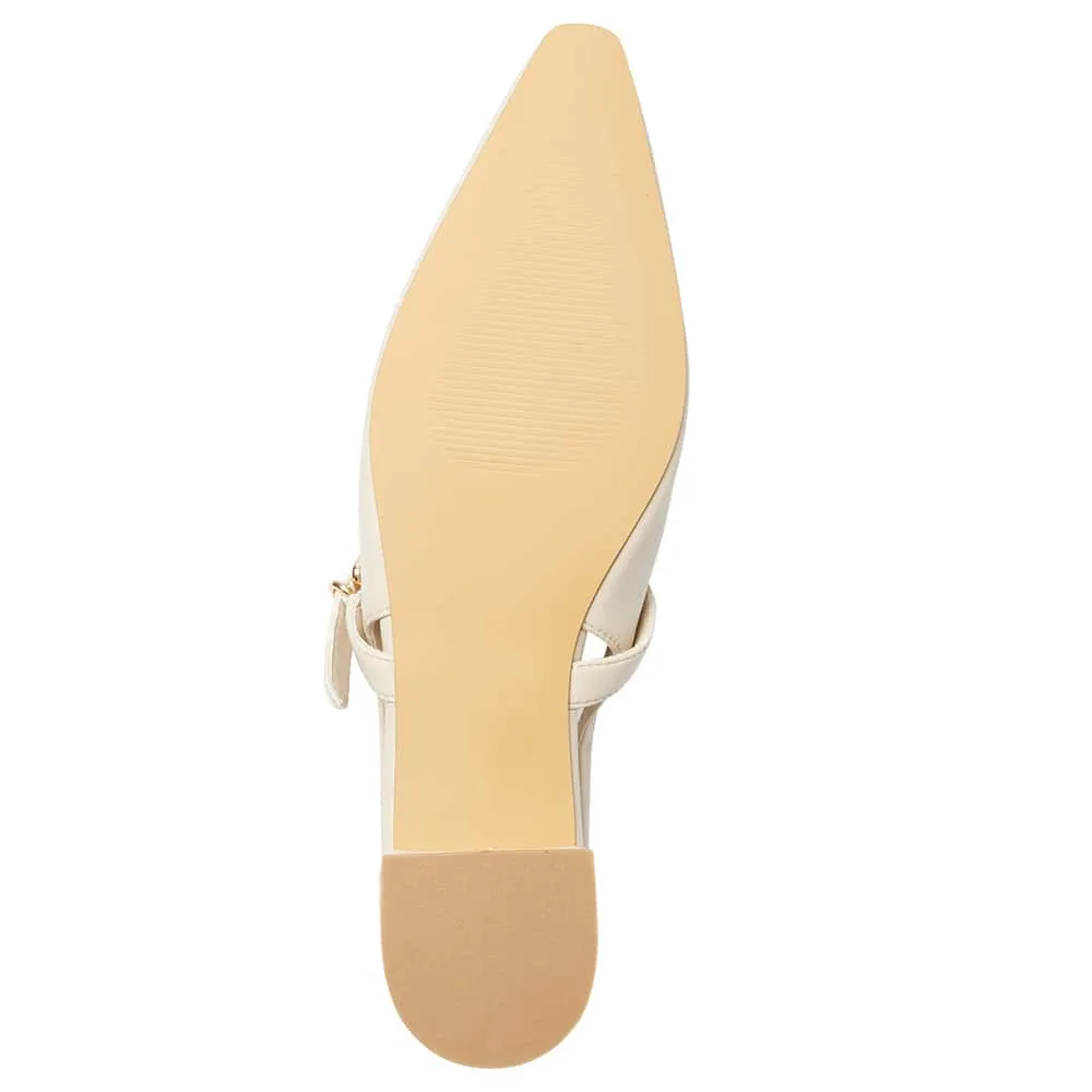 Bianca Flat in Nude Smooth