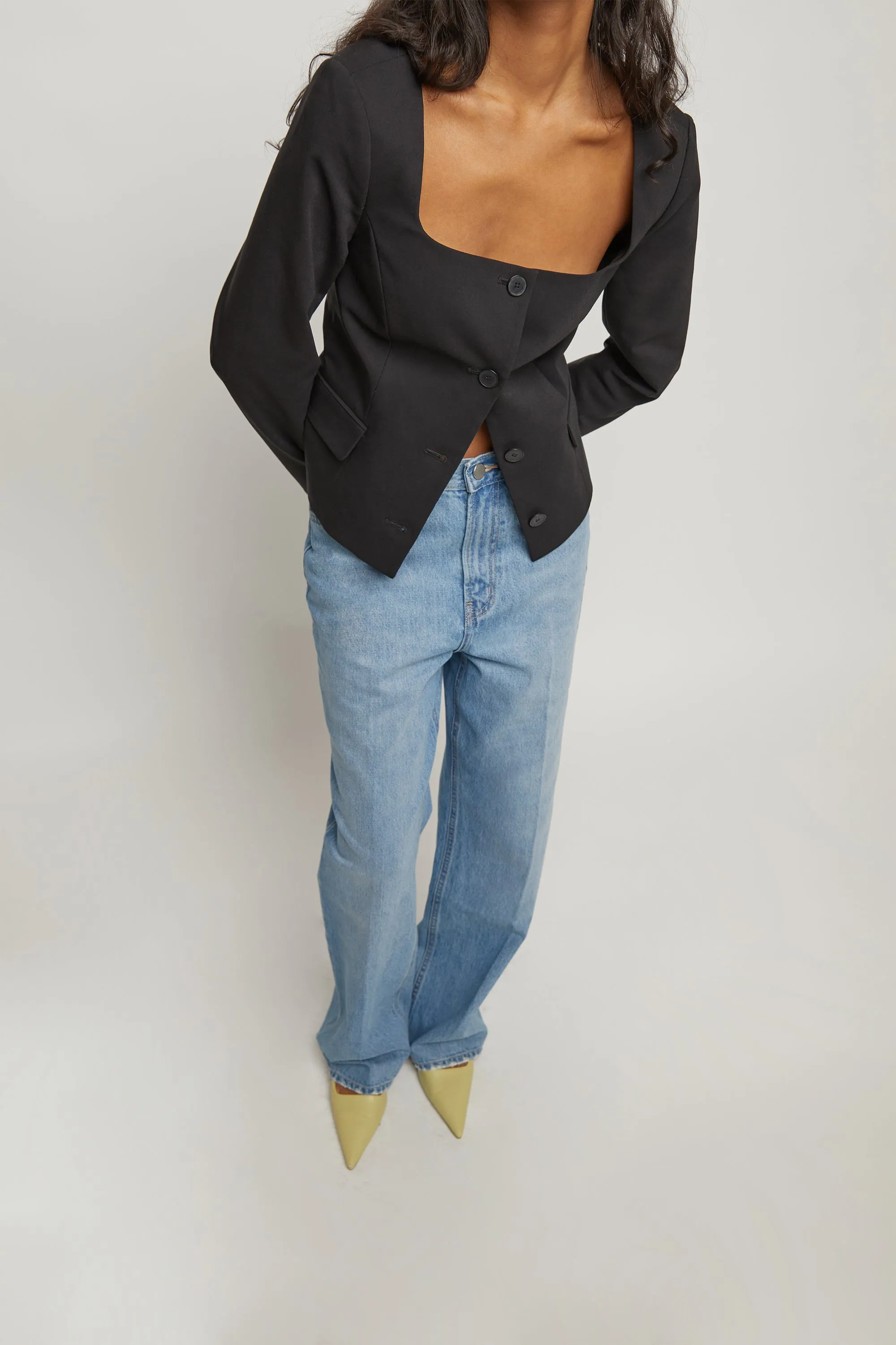 COLLARLESS BLAZER