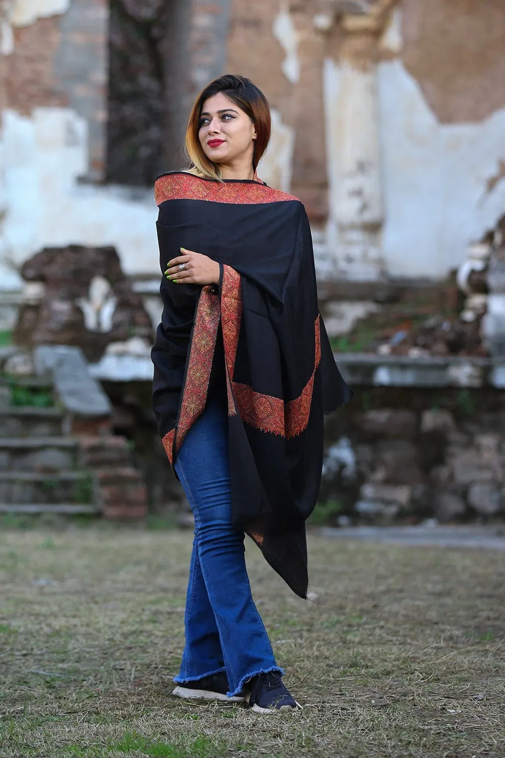 Exotic Pitch Black Colour  Kashmiri Sozni Shawl Embellished With Designer Four Sided Running Border.